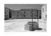 Fort Royal, Île Sainte-Marguerite (Îles de Lérins):  An Old well in black-and-white